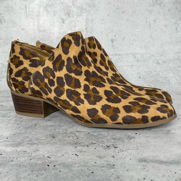 NWT Old Navy leopard print ankle bootie 8 - Picture 2 of 10